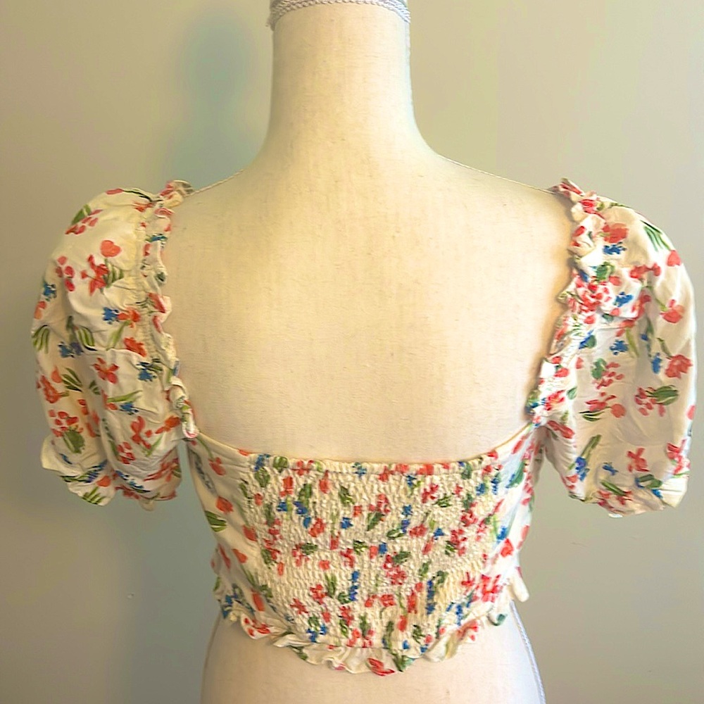 Floral Ruffle Sleeve Crop Top - Picture 3 of 3